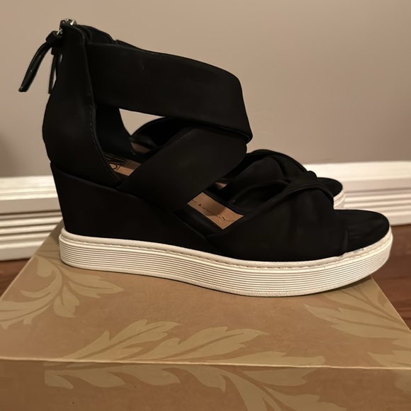 Softt black suede platform sandals - Picture 3 of 8